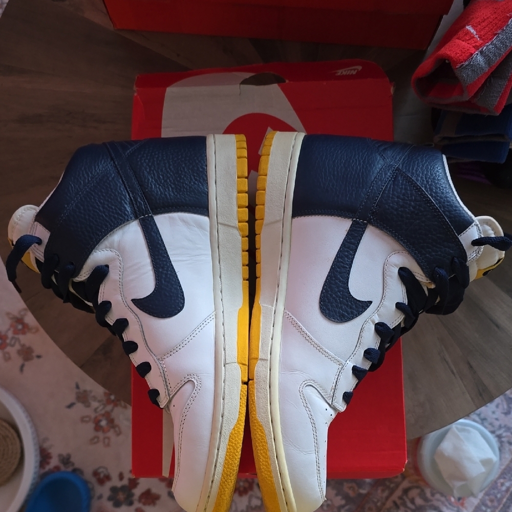 2007 Nike Dunk High Mens 12. Amazing Condition. Clean Insoles.